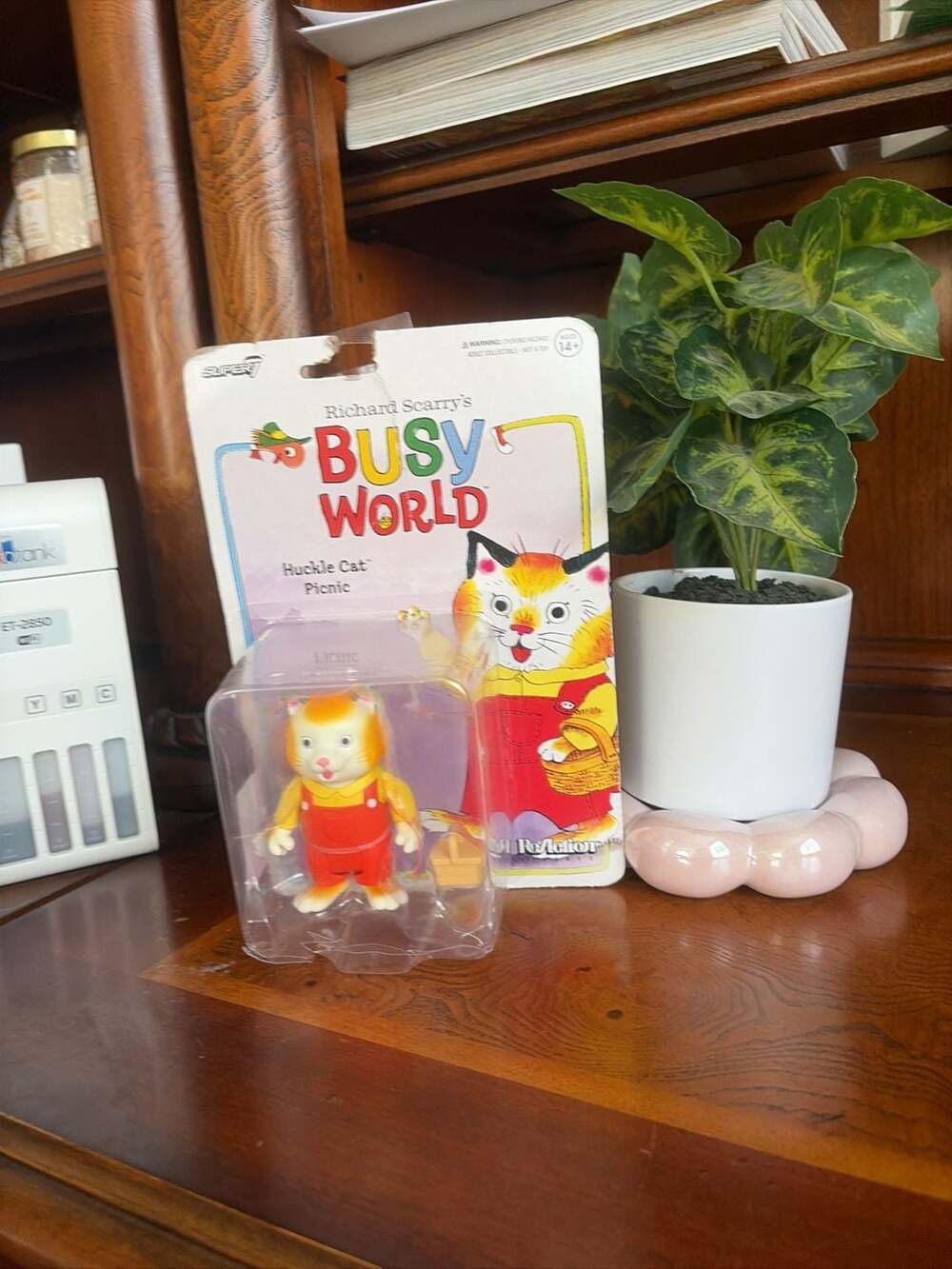Super7 Richard Scarry Busy World Huckle Cat Picnic ReAction Figure
